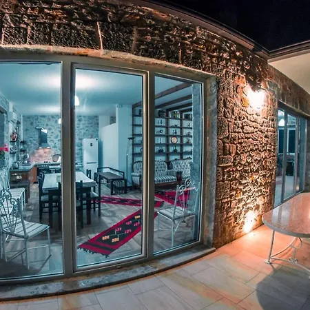 Vintage House At Shkodra Lake