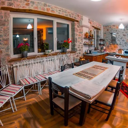 Vintage House At Shkodra Lake *