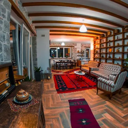 Vintage House At Shkodra Lake