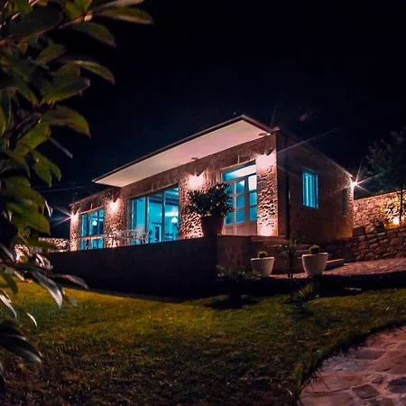 Vintage House At Shkodra Lake 招待所 *